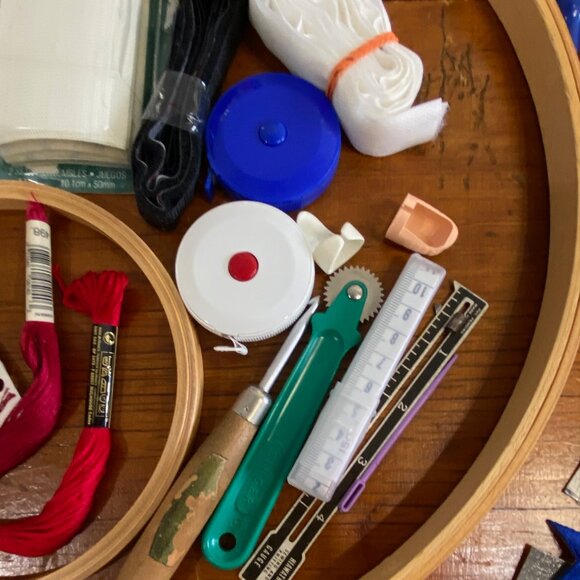 LARGE ASSORTMENT OF SEWING, QUILTING, OR NEEDLE WORK NOTIONS/EMBELLISHMENTS - Picture 8 of 14